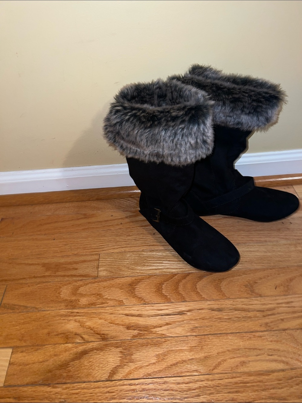Report Black Winter Boots with Gray Faux-Fur Cuff